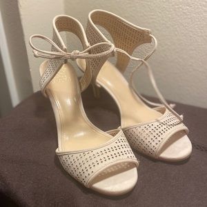 Vince Camuto Creme Heels Size 10